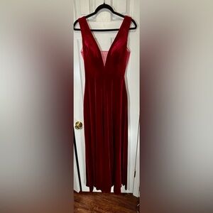 NWT COCOMELODY SZ 6 DEEP RED Velvet V Neckline With An A-Line Silhouette